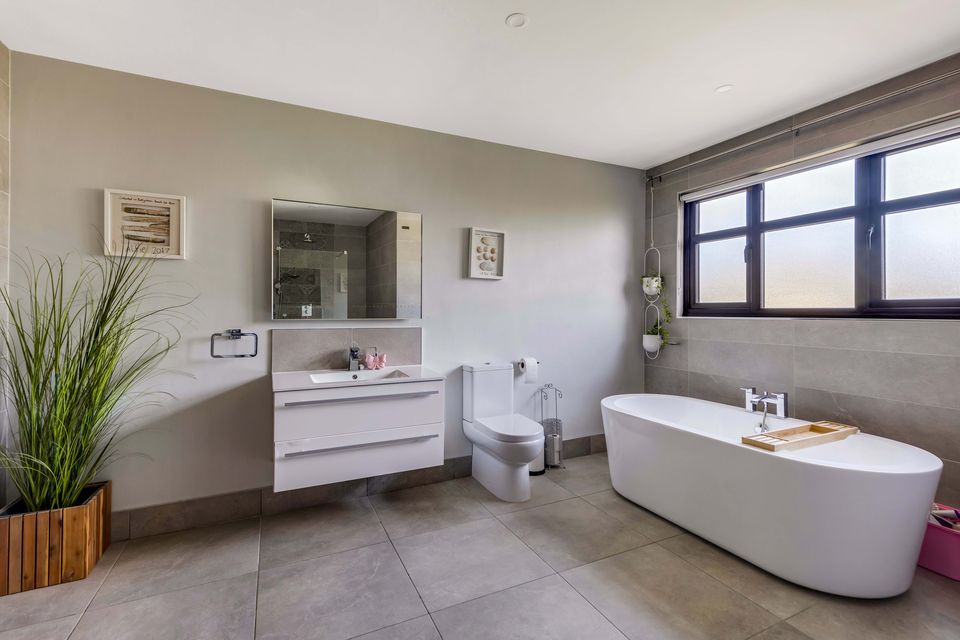 Bathroom details at Cragroe